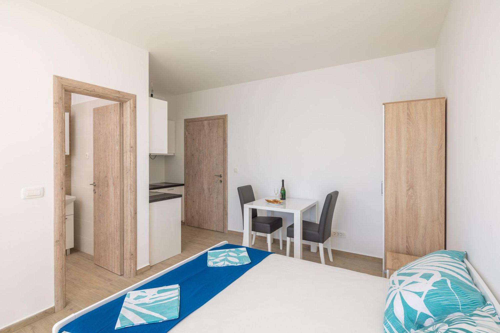 Blue Wonder Apartments Dugi Rat Szoba fotó